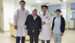 疝与腹壁外科成功救治一例93岁高龄嵌顿疝患者