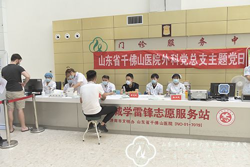庆七一送健康 泌尿外科组织前列腺癌免费筛查主题党日活动