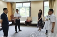 院领导为三位赴重庆“组团式”支医人员送行
