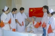 “心连心”爱心病房国旗飘起来