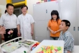端午节卫生厅领导慰问心连心病房的四川伤员和医护人员组图（02）