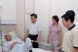 端午节卫生厅领导慰问心连心病房的四川伤员和医护人员组图（04）