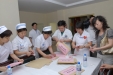 张明主任等协助分装慰问金