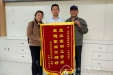 “这样的好大夫不能退休……”——患者冒雨表谢意