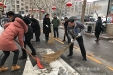 行政后勤积极行动，清除积雪确保道路畅通