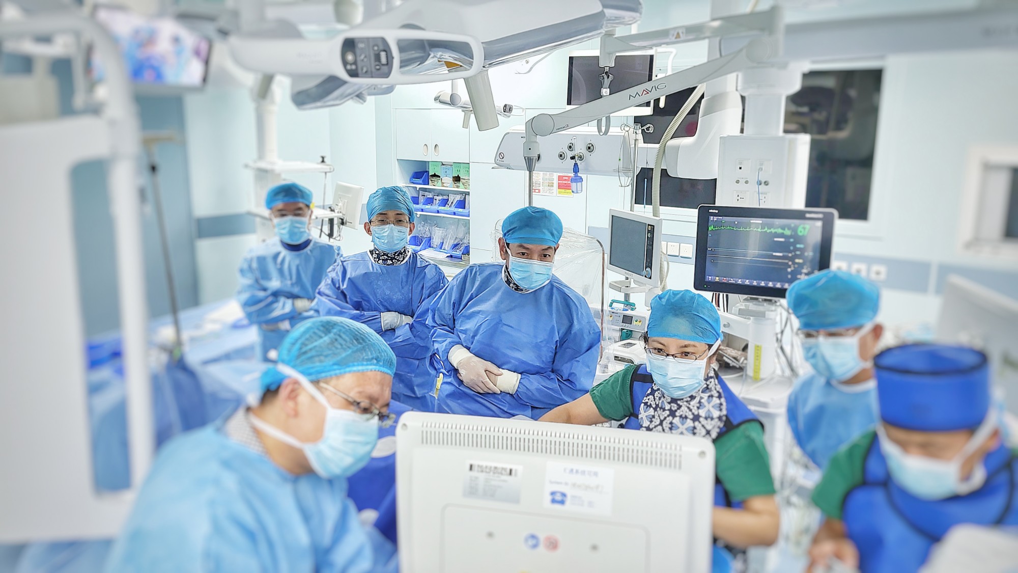 心外科使用二代可回收瓣膜为一例复杂危重患者成功实施TAVR手术