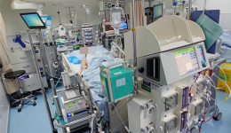 重症医学科应用ECMO技术两周内连续抢救4例危重患者