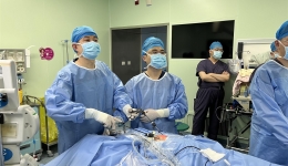 小儿外科完成新生儿胸腔镜下膈疝修补术一例