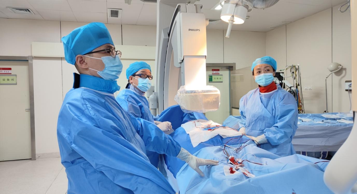 医院完成省内首例CCM+双腔ICD一站式手术