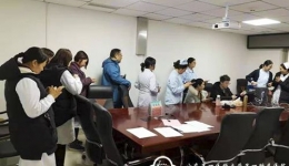 各党总支组织上门办理济南通游年票