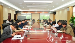 院党委理论学习中心组进行第十次集体学习