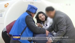 “郝”人“又”行好事，正在接受采访的她，又跑出去救人了！