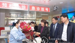 省卫生健康委马立新副主任来我院看望慰问临床一线护理人员