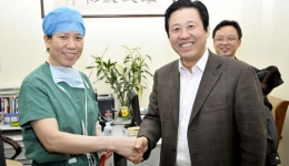 省卫生厅康永军副厅长慰问我院先模和困难职工
