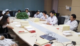 内科总支第一党支部开展“两学一做”专题学习活动