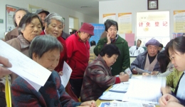 社区卫生服务科成功举办“糖尿病筛查暨专家义诊活动”