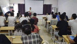 教育处组织学生进行安全教育与消防演练