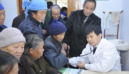 “温总理视察千医一周年”之赴莱芜市医疗志愿服务及走访患者活动组图二