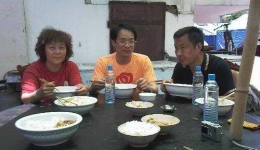 来自第三批抗震救灾医疗队组图（04）