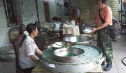 来自第三批抗震救灾医疗队组图（07）
