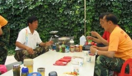 6月19日来自第四批抗震救灾医疗队平武组图（02）