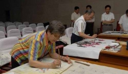 6月19日山东燕山书画院慰问我院抗震救灾医务工作者笔会组图（08）