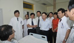卫生部黄洁夫副部长来我院视察组图九