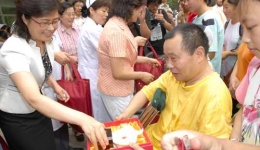 2008年6月10日我院有11名伤员痊愈出院组图（05）