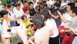 2008年6月10日我院有11名伤员痊愈出院组图（04）
