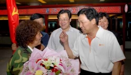 2008年6月8日第三批医疗队胜利凯旋组图（10）