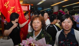 2008年6月8日第三批医疗队胜利凯旋组图（08）