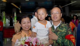 2008年6月8日第三批医疗队胜利凯旋组图（06）