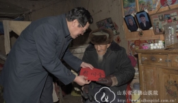 情系困难群众 冬日送去温暖
