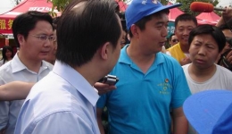 2008年5月26日下午，团中央第一书记陆昊亲临绵竹，视察灾情、看望青年志愿者医疗队组图（04）