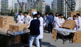 喜迎医院庆典 倡导低碳生活