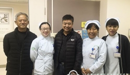 影像科张萌援手施救垂危老人，患者平安出院家属当面致谢