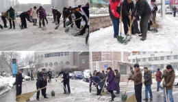 全员齐上阵  清晨除雪忙