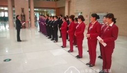 病房管理办组织物业司梯员观摩学习人文司梯服务