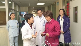 省卫生健康委副主任马立新来院看望血液病患儿