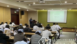 医院召开传染病工作防控专题会议，对重点科室进行现场督导