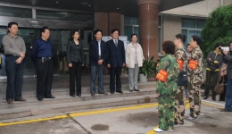 我院第三批医疗队今日赶赴四川灾区（组图02）