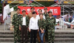 我院第一批赴川医疗救援队抗震救灾组图（03）