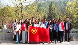 团委组织“青春相约”登山活动
