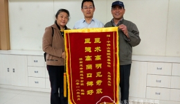 “这样的好大夫不能退休……”——患者冒雨表谢意