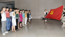 接受爱国教育  明确党员义务
