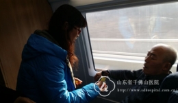 列车上乘客突感不适  我院同乘人员义无反顾施援手