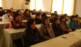 荣风年主任到省医药工业研究所续继为女职工进行妇科医学知识讲座