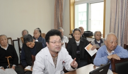 健康送老人，讲堂进保健