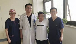 外科监护室行走的患者