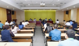 坚决杜绝麻痹思想，确保防控措施与责任落实到位——我院党委召开疫情防控专题会议
